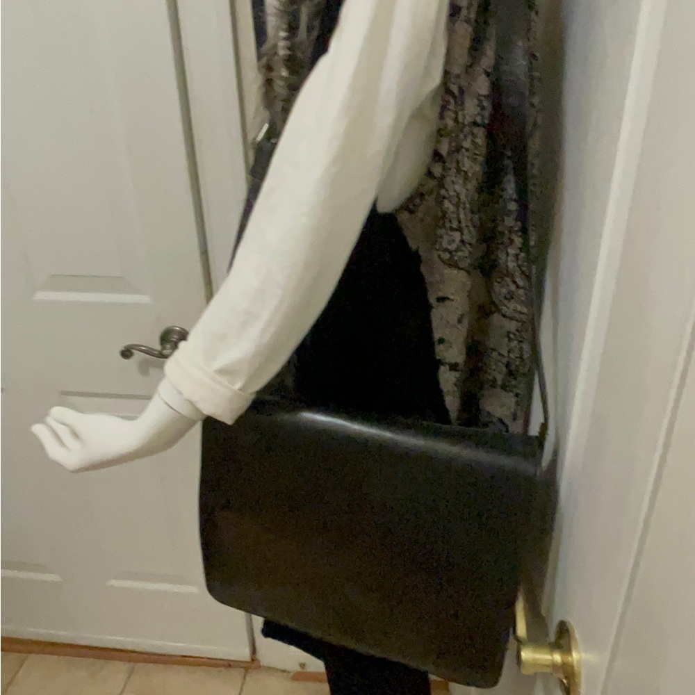 Wilson leather beautiful bag in great condition perfect for office or school